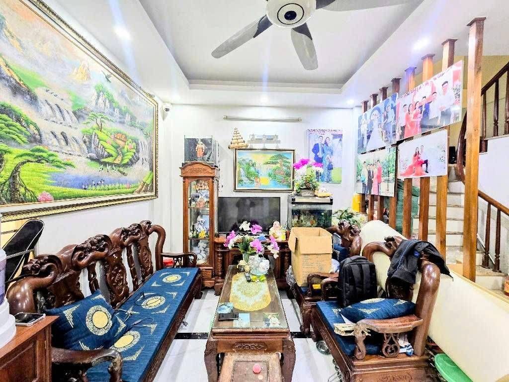 Bán nhà ngũ nhạc 5 tầng dân xây lô góc sát phố hoàng mai